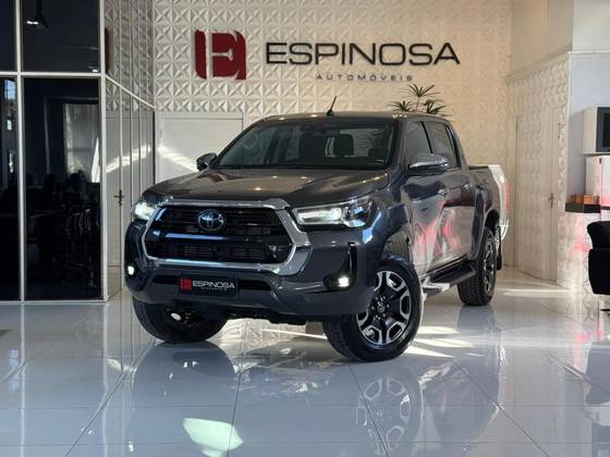 TOYOTA HILUX 2.8 D-4D TURBO DIESEL CD SRX 4X4 AUTOMÁTICO
